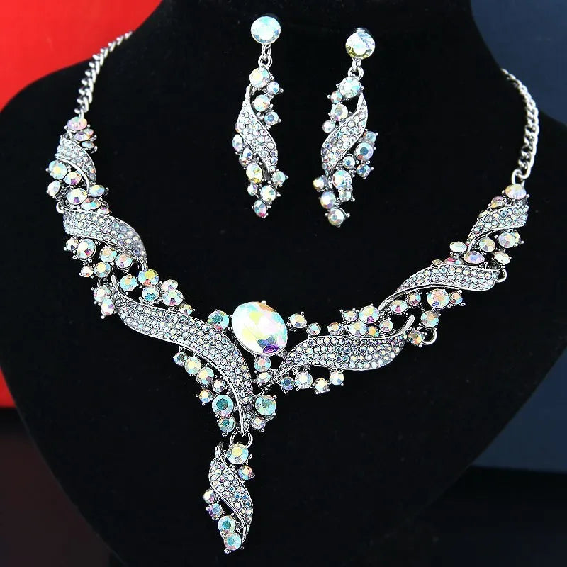 Lacing iridescent short necklace set