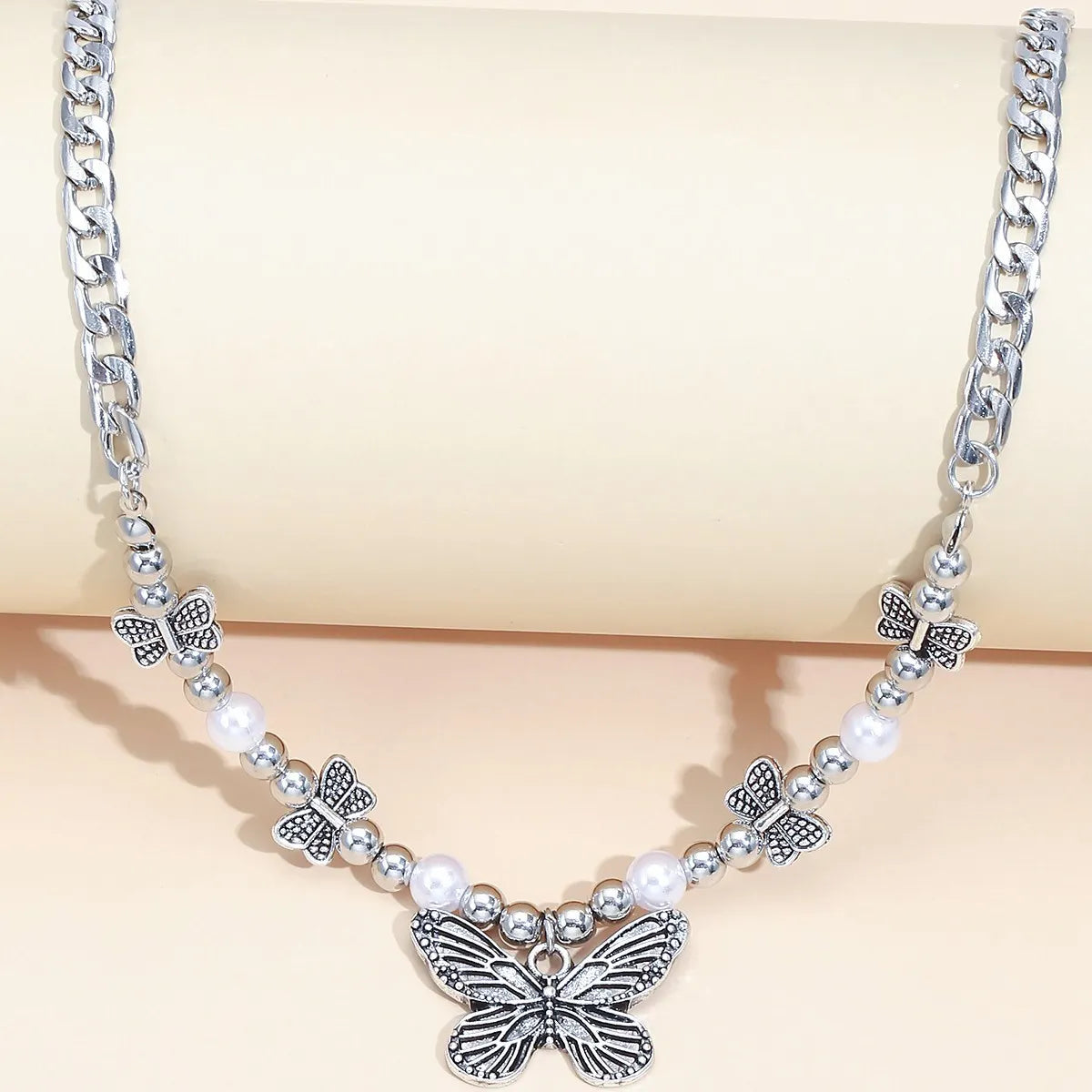 pearl butterfly white short necklace