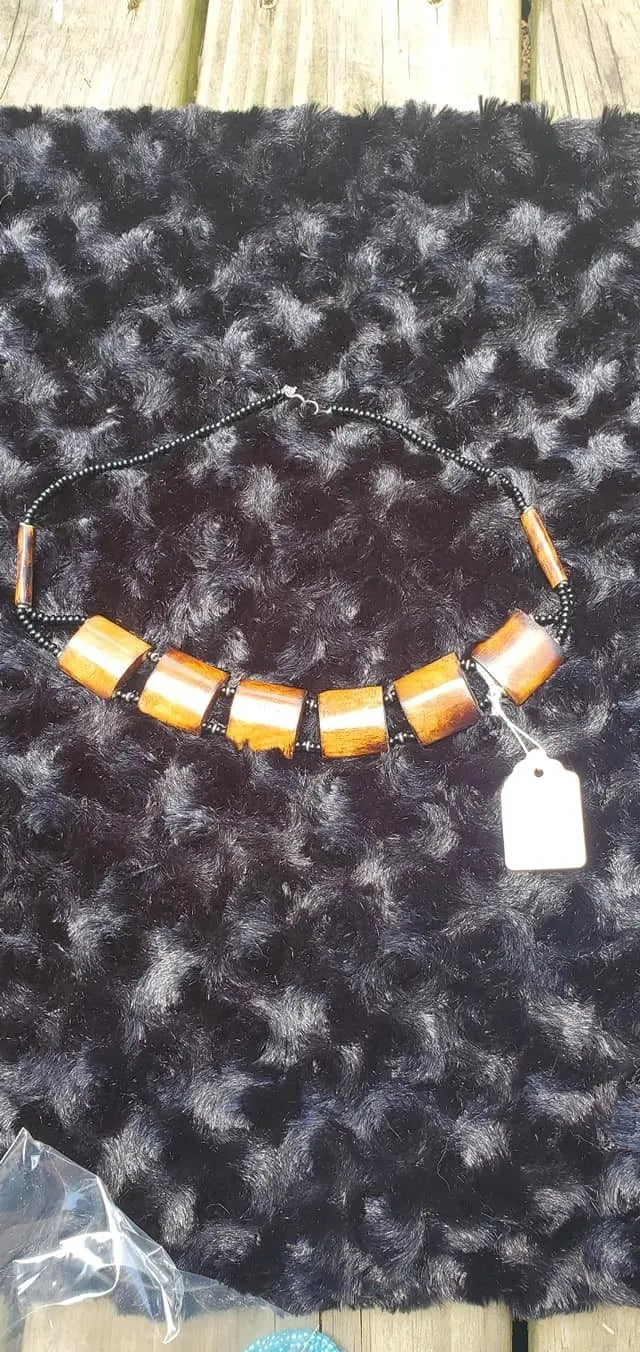 Surfer brown urban short wood necklace