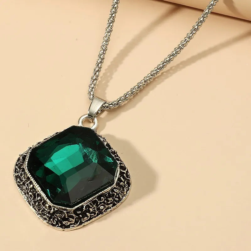 Dont be square green long necklace