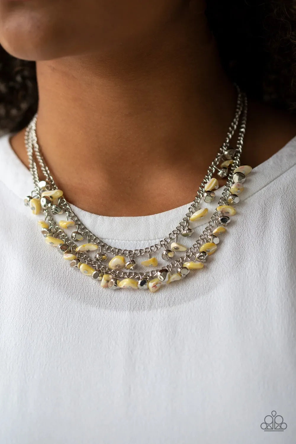 Pebble Pioneer - Yellow short necklace papa