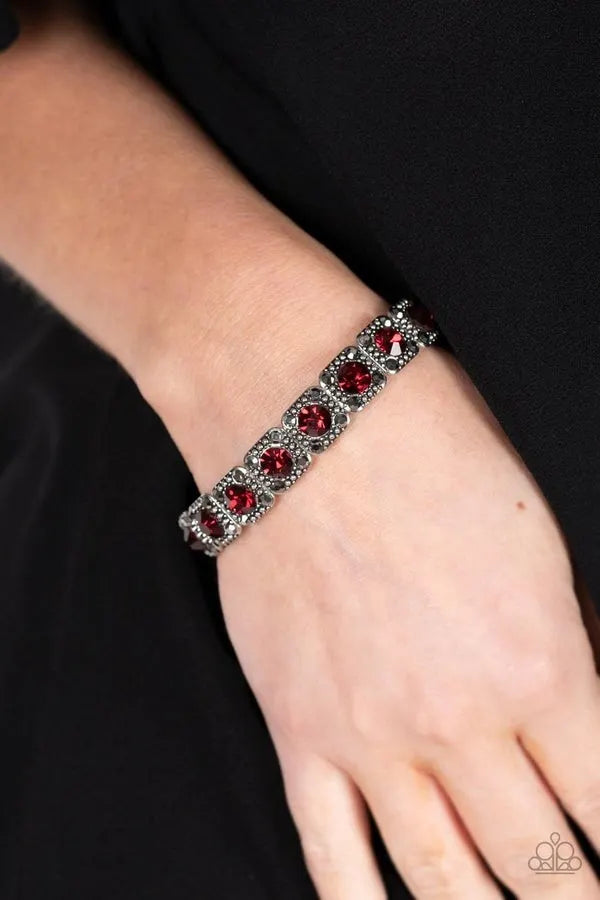 Cache Commodity - Red bracelet