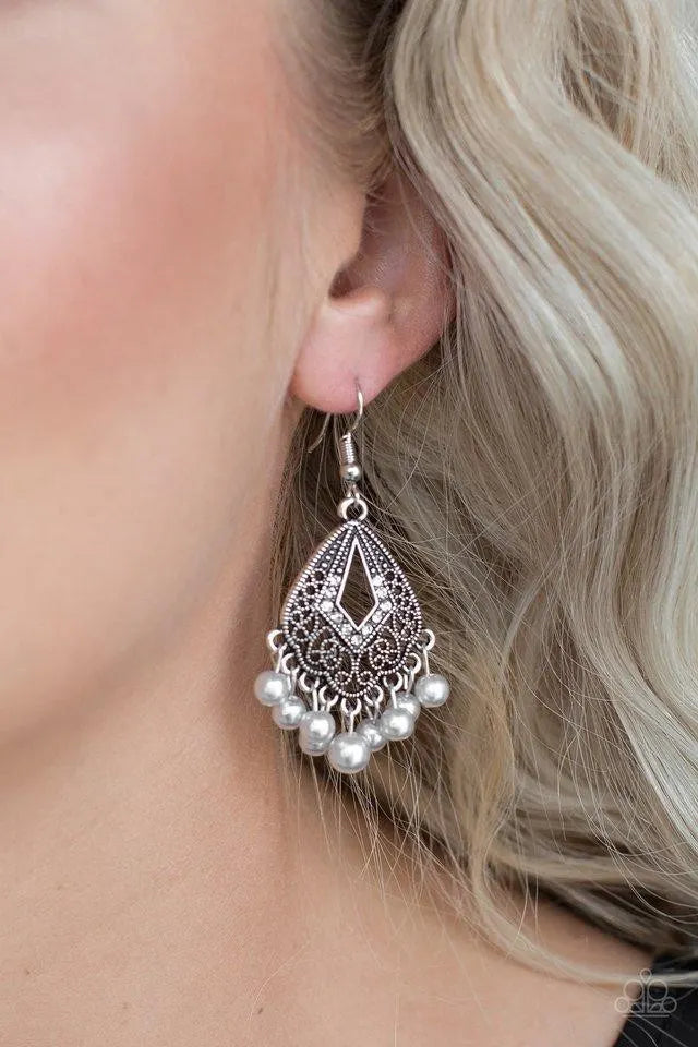 Gracefully Gatsby silver earrings papa